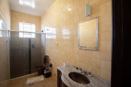 Banheiro Social de casa à venda com 3 quartos, 500m² em Califórnia, Belo Horizonte