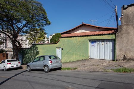 Fachada de casa à venda com 3 quartos, 500m² em Califórnia, Belo Horizonte