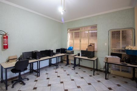 Casa à venda com 500m², 3 quartos e 5 vagas Casa à venda com 500m², 3 quartos e 5 vagasSala 2