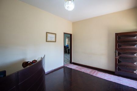 Casa à venda com 3 quartos, 500m² em Califórnia, Belo Horizonte
