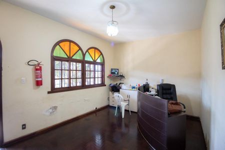 Casa à venda com 500m², 3 quartos e 5 vagas Casa à venda com 500m², 3 quartos e 5 vagasSala 1
