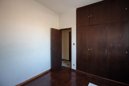 Casa à venda com 500m², 3 quartos e 5 vagas Casa à venda com 500m², 3 quartos e 5 vagasQuarto 2
