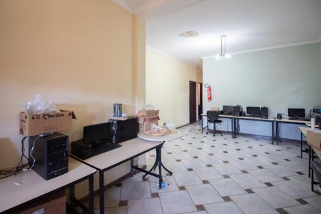Casa à venda com 500m², 3 quartos e 5 vagas Casa à venda com 500m², 3 quartos e 5 vagasSala 2