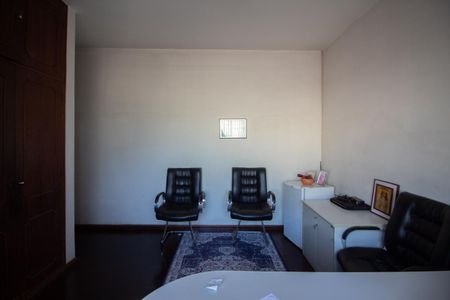Casa à venda com 500m², 3 quartos e 5 vagas Casa à venda com 500m², 3 quartos e 5 vagasSuíte