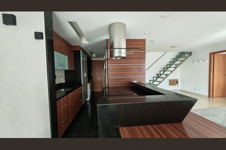 Apartamento à venda com 191m², 1 quarto e 2 vagas Apartamento à venda com 191m², 1 quarto e 2 vagasCozinha e Área de Serviço