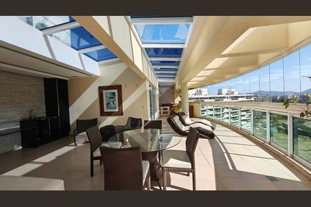 Apartamento à venda com 191m², 1 quarto e 2 vagas Apartamento à venda com 191m², 1 quarto e 2 vagasCobertura