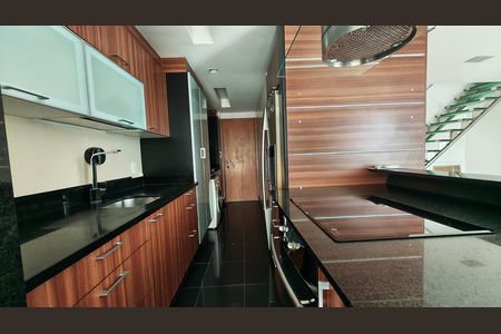 Apartamento à venda com 191m², 1 quarto e 2 vagas Apartamento à venda com 191m², 1 quarto e 2 vagasCozinha e Área de Serviço