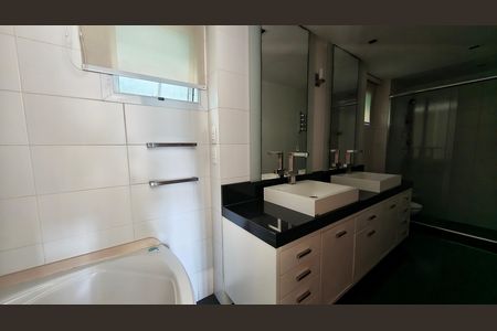 Banheiro da Suíte de apartamento à venda com 1 quarto, 191m² em Barra da Tijuca, Rio de Janeiro