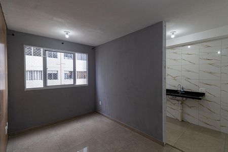 Sala/Cozinha/Área de Serviço  de apartamento para alugar com 2 quartos, 42m² em Fazenda Caguaçu, São Paulo