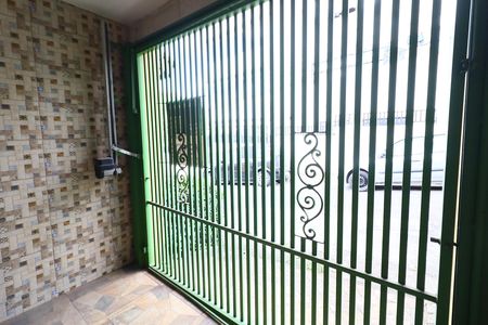 Garagem de casa à venda com 2 quartos, 114m² em Vila Yara, Osasco