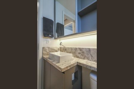 Banheiro de apartamento à venda com 2 quartos, 41m² em Rubem Berta, Porto Alegre