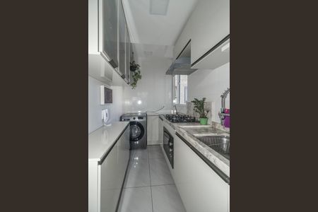 Cozinha de apartamento à venda com 2 quartos, 41m² em Rubem Berta, Porto Alegre