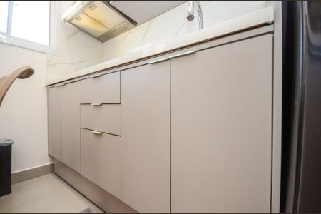 Cozinha de apartamento para alugar com 2 quartos, 42m² em Vila Palmeiras, São Paulo