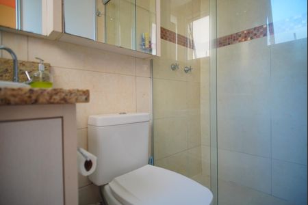Banheiro da Suíte de apartamento à venda com 3 quartos, 64m² em Jardim Itú, Porto Alegre