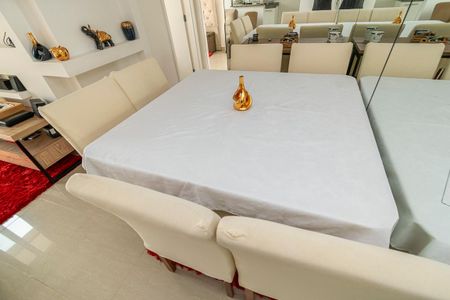Apartamento para alugar com 50m², 2 quartos e 1 vaga Apartamento para alugar com 50m², 2 quartos e 1 vagaSala - Mesa