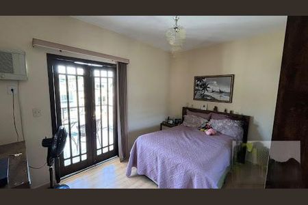 Casa à venda com 250m², 4 quartos e 4 vagas