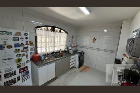 Casa à venda com 250m², 4 quartos e 4 vagas