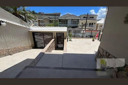 Casa à venda com 250m², 4 quartos e 4 vagas
