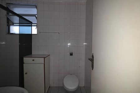 Banheiro de apartamento para alugar com 1 quarto, 55m² em Guilhermina, Praia Grande