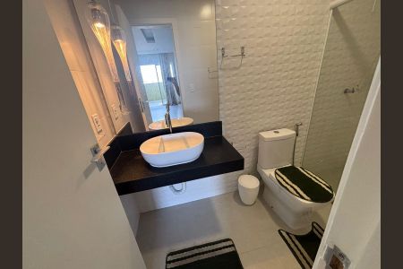 Banheiro de apartamento para alugar com 2 quartos, 185m² em Braga, Cabo Frio