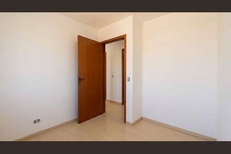 Casa à venda com 100m², 3 quartos e 2 vagas Casa à venda com 100m², 3 quartos e 2 vagasQuarto