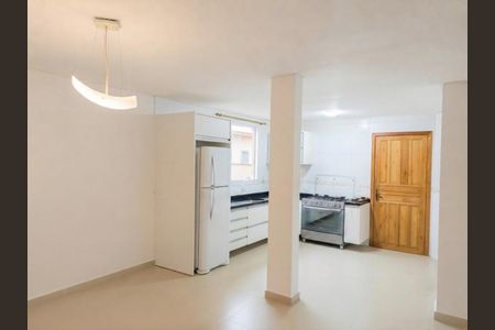 Casa à venda com 100m², 3 quartos e 2 vagas Casa à venda com 100m², 3 quartos e 2 vagasCozinha