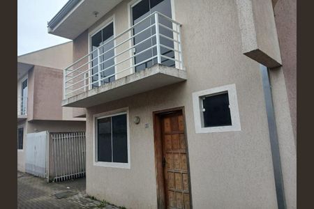 Casa à venda com 100m², 3 quartos e 2 vagas Casa à venda com 100m², 3 quartos e 2 vagasFachada