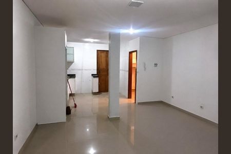 Casa à venda com 100m², 3 quartos e 2 vagas Casa à venda com 100m², 3 quartos e 2 vagasSala
