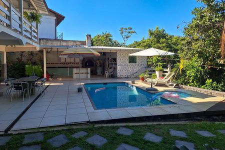 Casa de condomínio para alugar com 277m², 4 quartos e 2 vagas Casa de condomínio para alugar com 277m², 4 quartos e 2 vagasQuintal