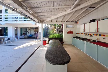 Casa de condomínio para alugar com 277m², 4 quartos e 2 vagas Casa de condomínio para alugar com 277m², 4 quartos e 2 vagasQuintal