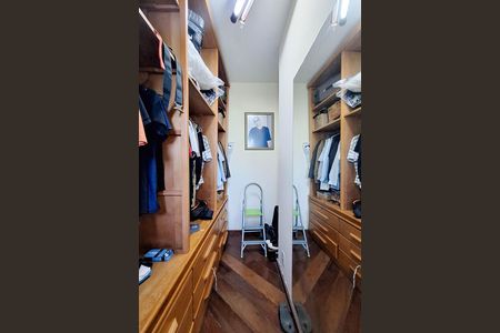 Casa de condomínio para alugar com 277m², 4 quartos e 2 vagas Casa de condomínio para alugar com 277m², 4 quartos e 2 vagasCloset da suíte 1