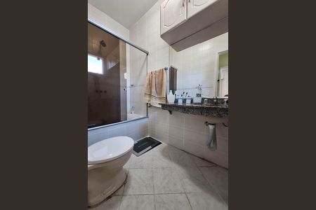 Banheiro da Suíte 1 de casa de condomínio para alugar com 4 quartos, 277m² em Matapaca, Niterói