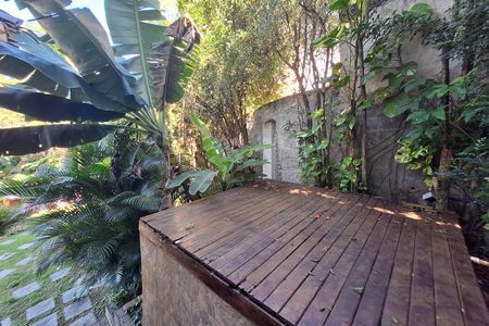 Casa de condomínio para alugar com 277m², 4 quartos e 2 vagas Casa de condomínio para alugar com 277m², 4 quartos e 2 vagasQuintal