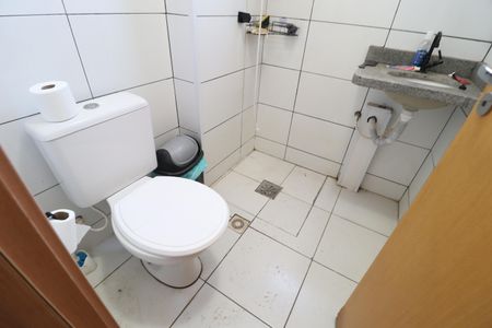 Banheiro Social de apartamento para alugar com 2 quartos, 49m² em Jardim Europa, Uberlândia