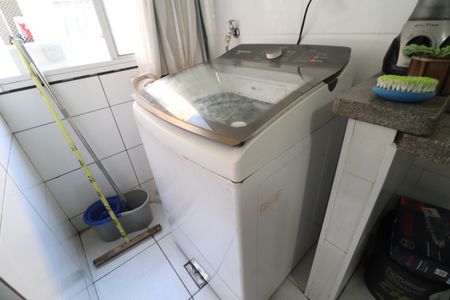 Cozinha e Área de Serviço de apartamento para alugar com 2 quartos, 49m² em Jardim Europa, Uberlândia