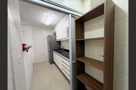 Cozinha  de apartamento para alugar com 1 quarto, 50m² em Vila Gertrudes, São Paulo