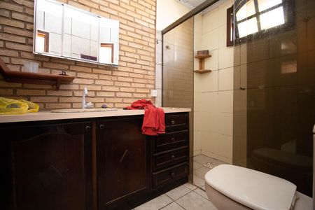 Casa para alugar com 250m², 5 quartos e 4 vagas Casa para alugar com 250m², 5 quartos e 4 vagasBanheiro da Suíte