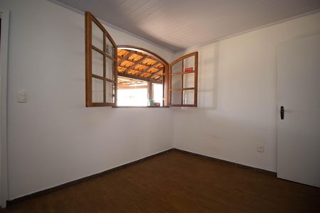 Casa para alugar com 250m², 5 quartos e 4 vagas Casa para alugar com 250m², 5 quartos e 4 vagasSala 2
