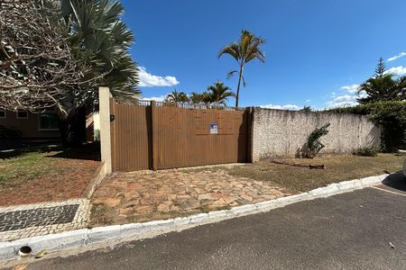 Casa para alugar com 250m², 5 quartos e 4 vagas