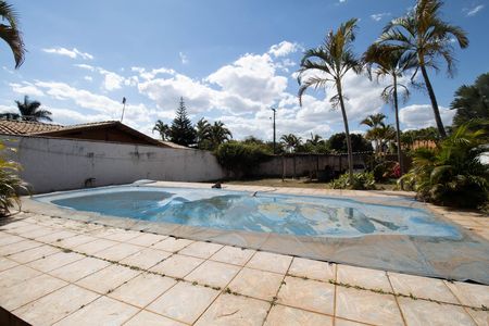 Casa para alugar com 250m², 5 quartos e 4 vagas Casa para alugar com 250m², 5 quartos e 4 vagasPiscina