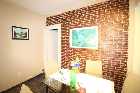 Casa para alugar com 100m², 2 quartos e 3 vagasSala