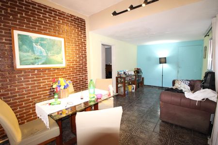 Casa para alugar com 100m², 2 quartos e 3 vagasSala
