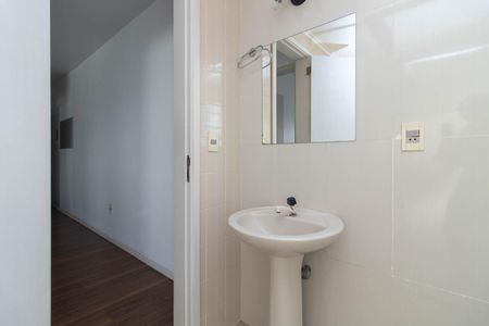 Banheiro de apartamento para alugar com 1 quarto, 49m² em Vila Conceição, Porto Alegre