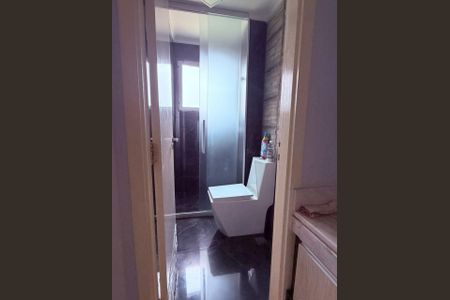Banheiro de apartamento à venda com 2 quartos, 56m² em Vila Iracema, Barueri