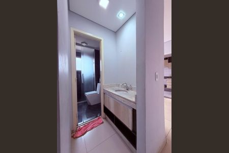 Banheiro de apartamento à venda com 2 quartos, 56m² em Vila Iracema, Barueri