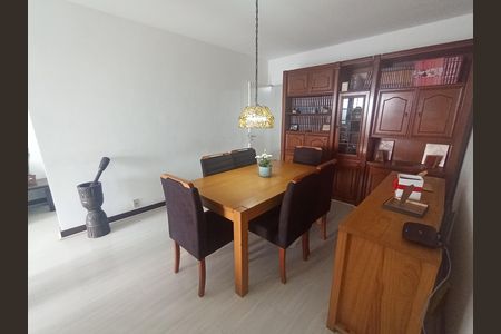 Apartamento à venda com 161m², 4 quartos e 1 vagaSala de jantar
