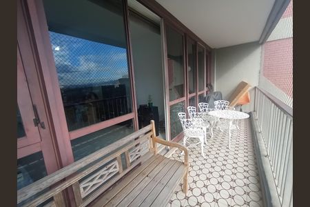 Apartamento à venda com 161m², 4 quartos e 1 vagaVaranda