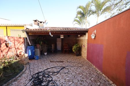 Quintal - Churrasqueira  de casa à venda com 5 quartos, 201m² em Campo Grande, São Paulo
