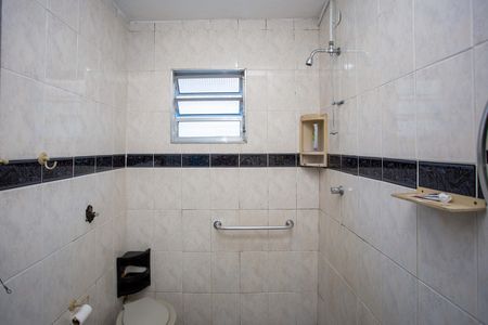 Banheiro Casa 1 de casa para alugar com 2 quartos, 110m² em Taboão, Diadema