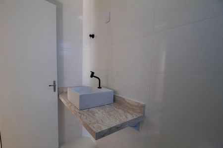 Banheiro Social de apartamento à venda com 2 quartos, 52m² em Caiçara-adelaide, Belo Horizonte